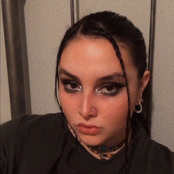 Meet your Posher, Andra - Picture 3 of 3